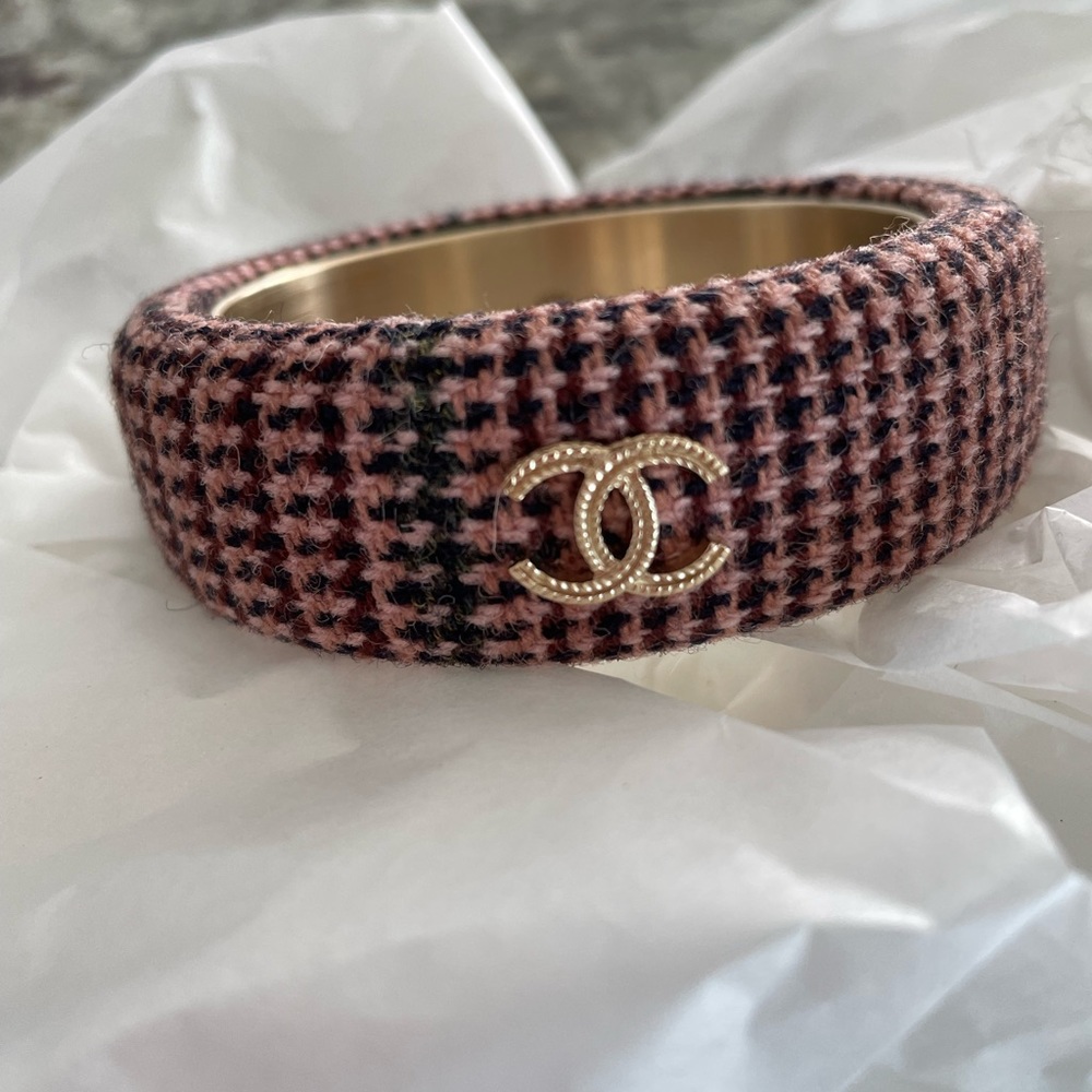 Chanel tweed cC cuff size small